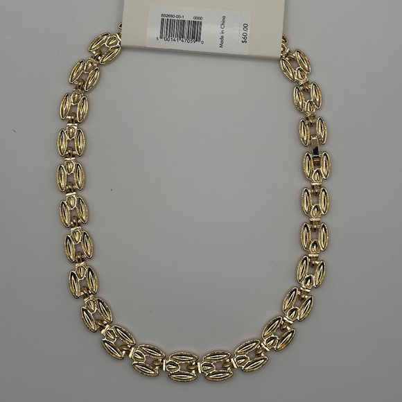 NWT Banana Republic Women's Statement Heirloom Necklace - Picture 6 of 8